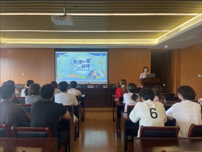 1.前往机关事业单位开展两弹一星宣讲.jpg